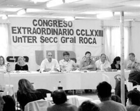 Las 18 seccionales debatieron hasta las 2:30 de ayer en Roca. 