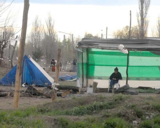 La toma de un lote en Confluencia rural dio lugar ahora a una controversia jurdica.