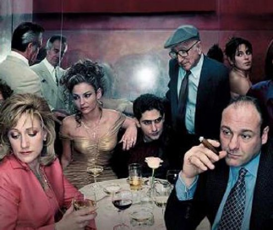 Tony y su familia, en una postal que cerró la historia. James Gandolfini fue sinónimo de la angustia que provoca la mafia durante 6 maravillosas temporadas.