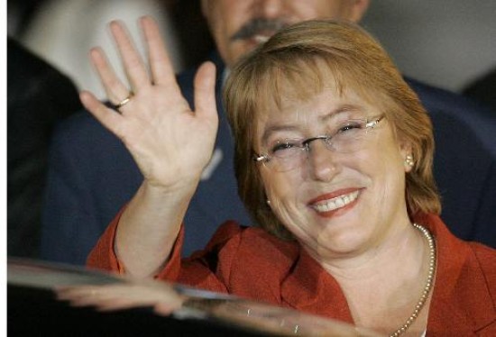 La presidenta de Chile arrib anoche al aeroparque metropolitano