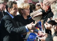 Sarkozy y Merkel alistaron en el Elseo, un plan para salvar al Eurogrupo de la crisis financiera internacional. Hoy lo darn a conocer. 