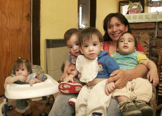 Nahiara, Ian Franco, Sebastin y Rodrigo festejan su primer ao de vida y mam Cristina est feliz y preparando la fiestita. 