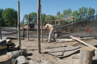 Los ocupantes del terreno comenzaron ayer a reconstruir sus casillas. 