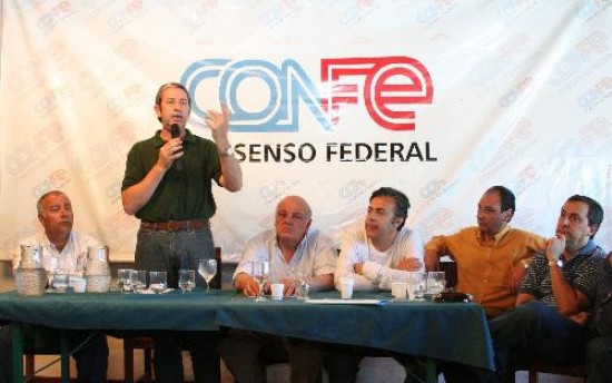 Cobos realizó actividades en Mendoza y respondió las críticas del oficialismo K. 