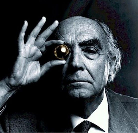 Jos Saramago vuelve a juzgar los premios Clarn. 