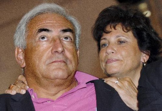 Strauss-Kahn es acusado de favorecer a su ex empleada tras una relacin ntima. 