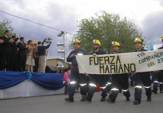 Trabajadores de la Minera Sierra Grande se solidarizaron con un compaero accidentado. 