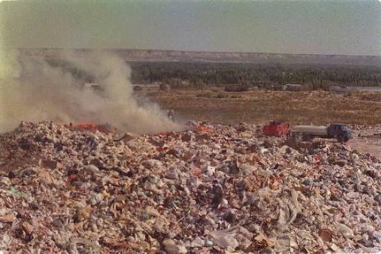 El STJ solicit a la comuna de Roca que cesen las quemas de residuos a cielo abierto. 