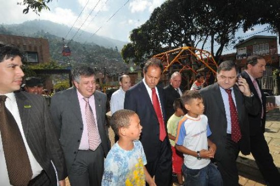 Scioli y Stornelli por las calles de Medelln. 