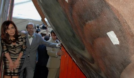 La increíble historia del mural pintado en la casa de Botana, incluye amores contrariados y la desidia del Estado Nacional. 