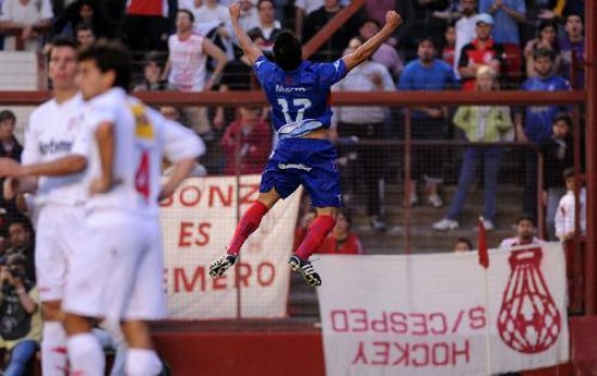 Locura. Matas Gimnez celebra su gol, el segundo de los tres del 