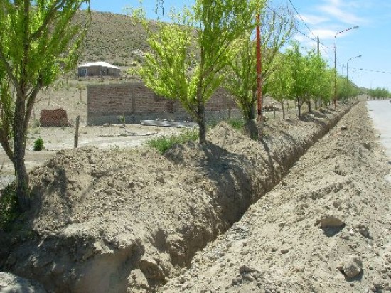 Los trabajos para el tendido de agua potable a los terrenos del faldeo ya estn en marcha. 