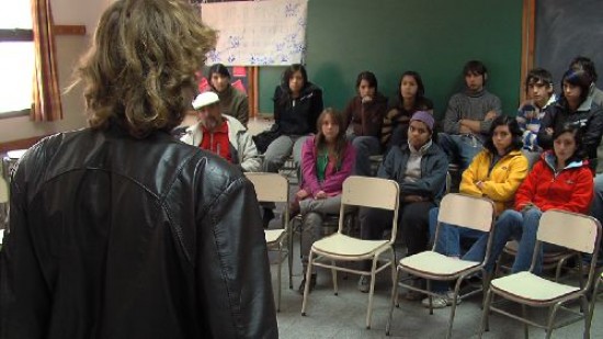 En la pantalla se ver cmo los chicos de Chubut arman el Club Yepn. Producida por Juan Jos Campanella, la serie recoge los sueos de los estudiantes de Lago Puelo. 