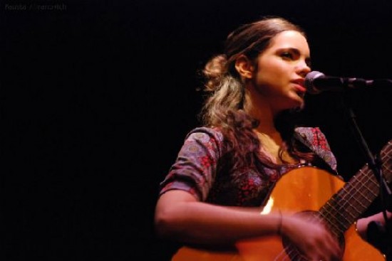 Este mes, la joven cantautora Loli Molina tendrá su primer disco en la calle. 