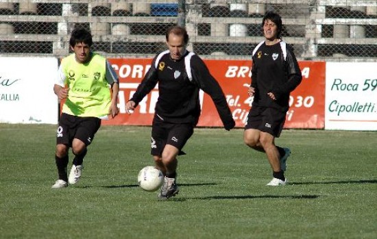 A puro olfato goleador, el "Loco" ya tiene 50 festejos. La habilidad de "Pikachu"también se refleja en la red. A base de velocidad y potencia, Prieto se ganó un lugar. 