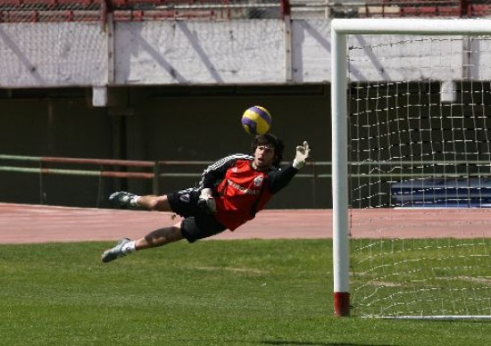 Juan Ojeda volver al arco de River para jugar el jueves ante las Chivas. 