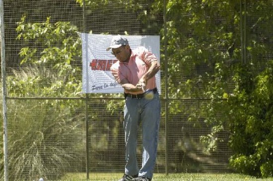 Juan Carlos Pignata festej en el fourball a la americana de Roca. 