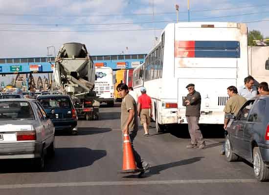 Los transportistas se quejan de las altas exigencias que tienen para la modernizacin de sus mviles. (FOTO: M. Gambera)