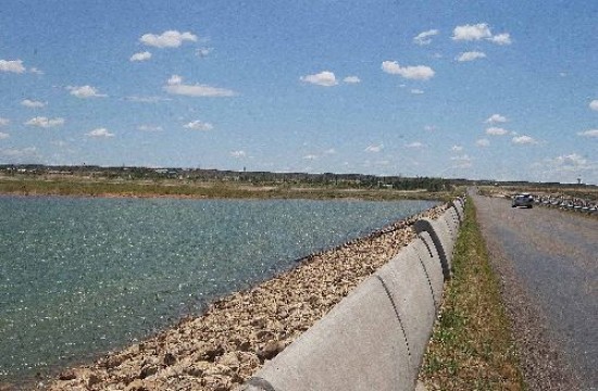 El perilago del embalse de Casa de Piedra sigue siendo el punto central en la discusin de lmites colindantes. 