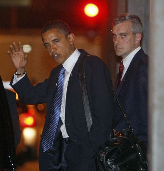 Obama al final de una de las tantas reuniones que tuvo ayer en Chicago. 