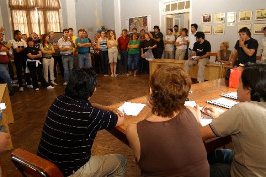 Los comerciantes entregaron un escrito a los integrantes de Labor Parlamentaria. 