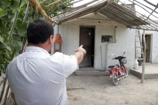 Llegar a "La Casa del Tomero" o "La casa del Agua" es difícil. Vecinos dicen que nunca escucharon versiones sobre detenciones ilegales. 