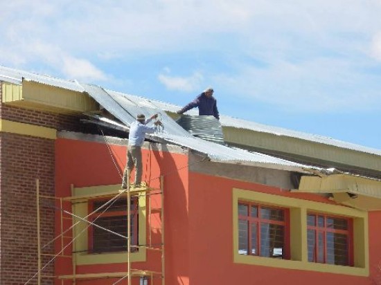 El flamante polideportivo del barrio Matadero de Jacobacci sufri las consecuencias de las rfagas de 120 kilmetros por hora. 