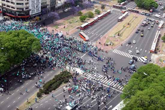 En Buenos Aires, la movilizacin al ministeri de Trabajo fue masiva. (FOTO:DYN)