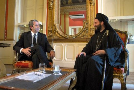 El vicepresidente no visitaba la Casa Rosada desde haca cuatro meses. Ayer recibi a un arzobispo de la Iglesia Ortodoxa. 