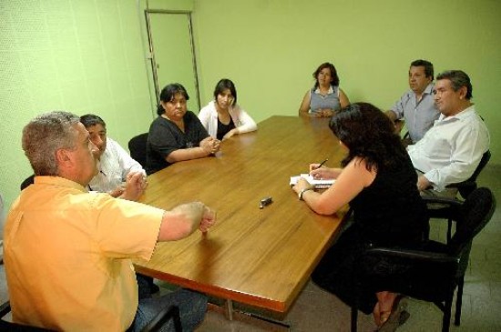 Los vecinos de Anai Mapu se reunieron con los concejales de Cipolletti. 