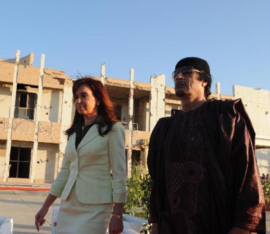 Cristina Fernndez y Muammar Gadhafi, compartieron un acto y luego tuvieron una reunin de trabajo. 