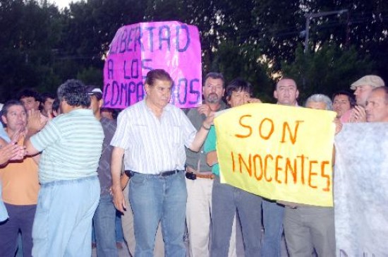 Pereyra se trasladó a la localidad y dialogó con el intendente. Defendió la inocencia de los delegados detenidos por los incidentes. 