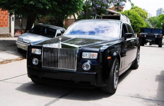 Mario Segovia no escatimaba en gustos y lujos. El Rolls Royce fue uno de los autos que le secuestraron. 