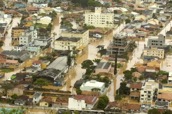 Las fuertes lluvias estn provocando inundaciones en el estado de Santa Caterina, al sur de Brasil. 