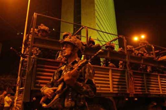 Las fuerzas de seguridad habran recuperado el control del hotel Oberoi en Mumbai. (FOTO: AP)