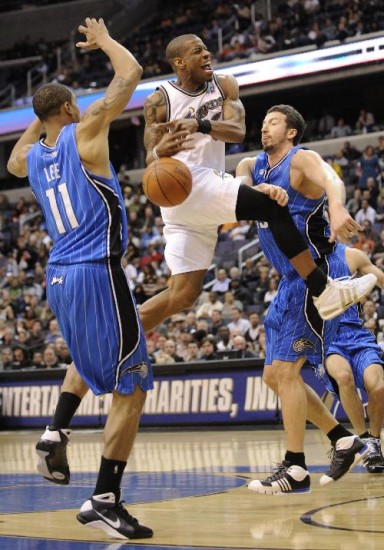 Turkoglu frena a Daniels, en el choque de ayer. 