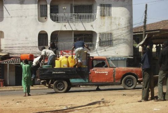 Conseguir agua y alimentos era la preocupacin de muchas familias. 