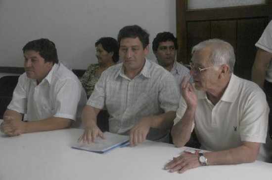 El encuentro de ayer en la sede roquense del Ministerio de Trabajo fue breve. Hoy ser el turno de los obreros rurales. 