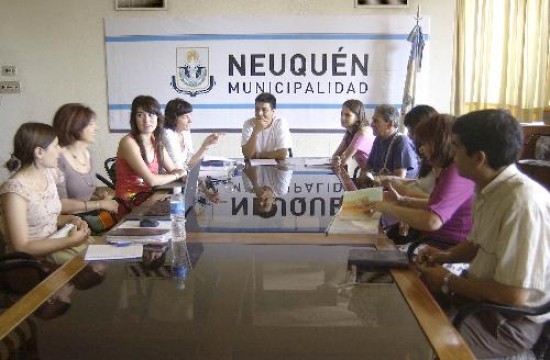 El plenario se llev a cabo en la sala de situacin del municipio neuquino. 
