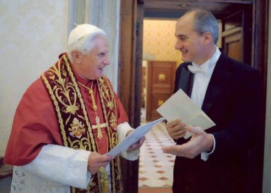 Juan Pablo Cafiero, al presentar sus credenciales ante Benedicto XVI. 