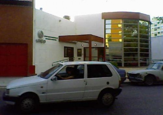 Romero aparece en gua en la misma direccin del Centro Radiolgico de Kroin SA, la firma bahiense presidida por Santiago Gavazza. 