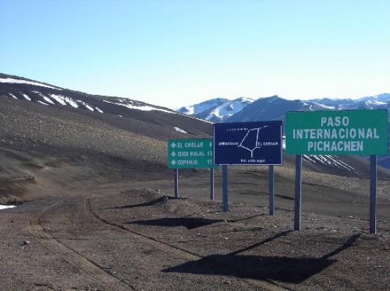 El paso comunica el norte neuquino con la Octava Regin chilena. 