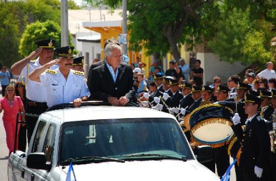 El acto central por el Da de la Polica fue en la plaza Piedrabuena de Las Grutas. 