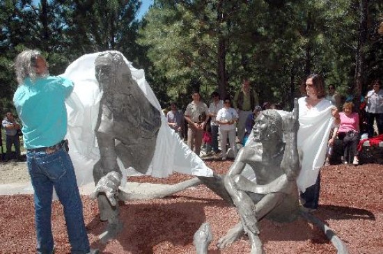 El parque temtico de Junn de los Andes sigue creciendo con obras del arte sacro. 