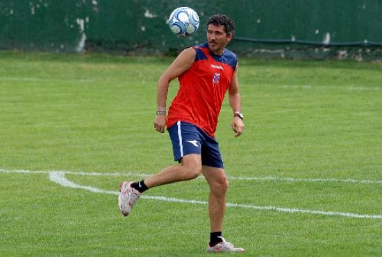 El entrenador de Tigre no se olvid de jugar con la pelota. 