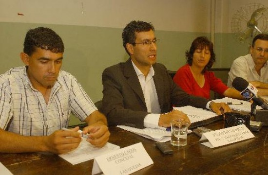 Nicomedes Navarrete y dos concejales denunciaron penalmente al antecesor del primero. 