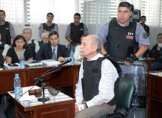 Hilarin Sosa cay y se lastim las muecas en las veredas del Tribunal. 