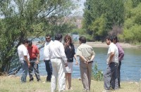 El cadver fue hallado ayer a la maana en un sector no habilitado como balneario, en la calle Obrero Argentino al final. 