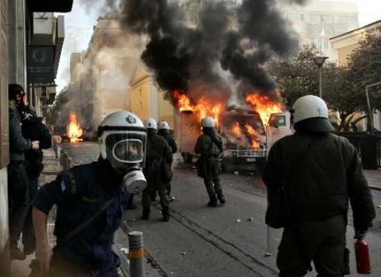 Por decimotercer da consecutivo se registraron incidentes violentos en Atenas y protestas en varias otras ciudades. 