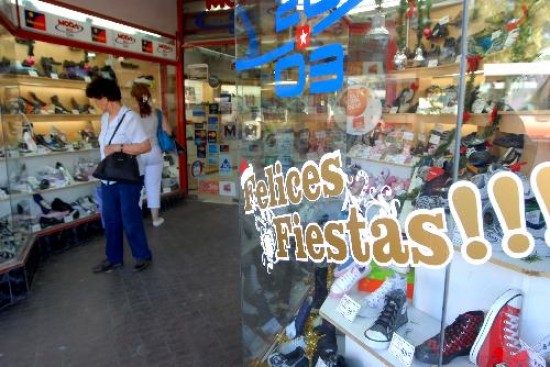 Hay escasa gente en los comercios neuquinos, pero no hay muchas expectativas por los pocos das que faltan para Navidad. 